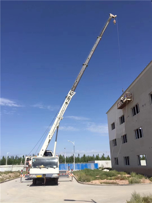 玉泉区“轻装强干”—— 吊车的 “轻量化臂架” 技术