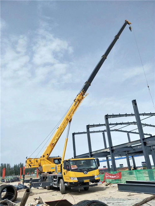 玉泉区超高层建筑钢结构吊装案例